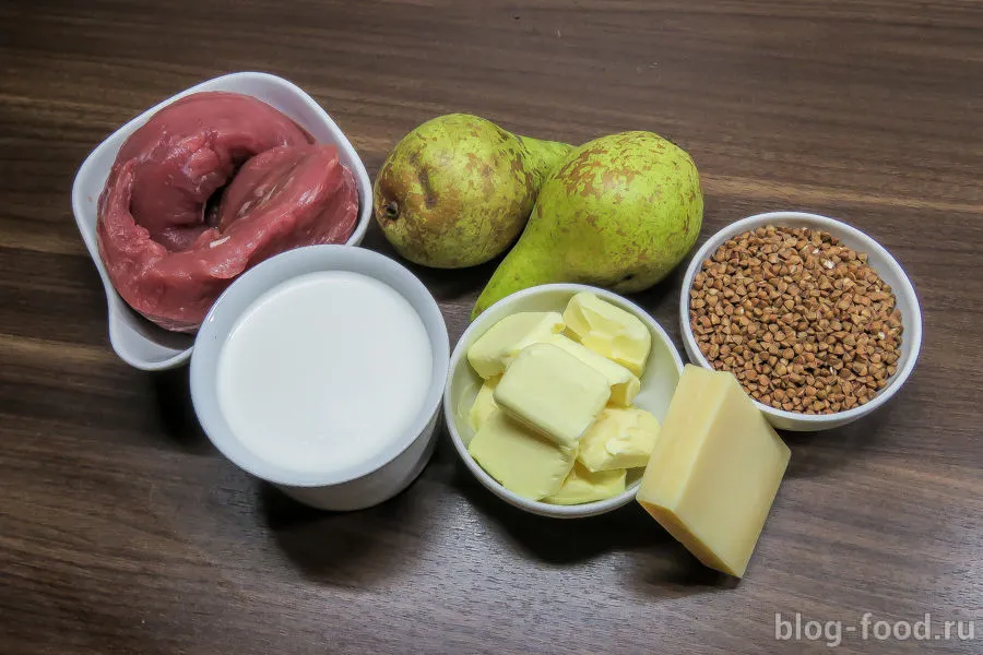 Pork in pear sauce with buckwheat cream