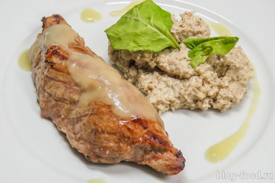 Pork in pear sauce with buckwheat cream