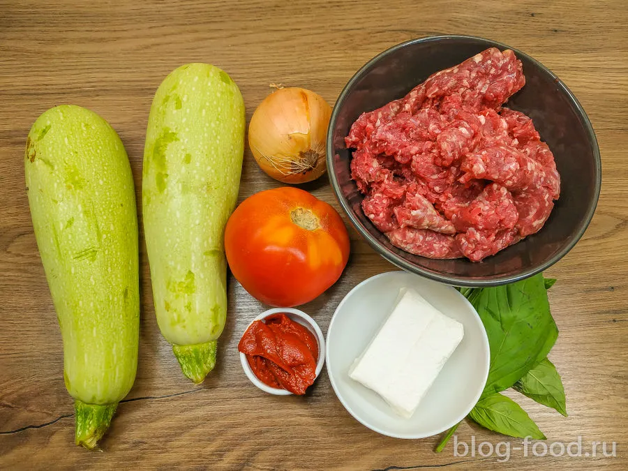 Stuffed zucchini with feta and vegetables