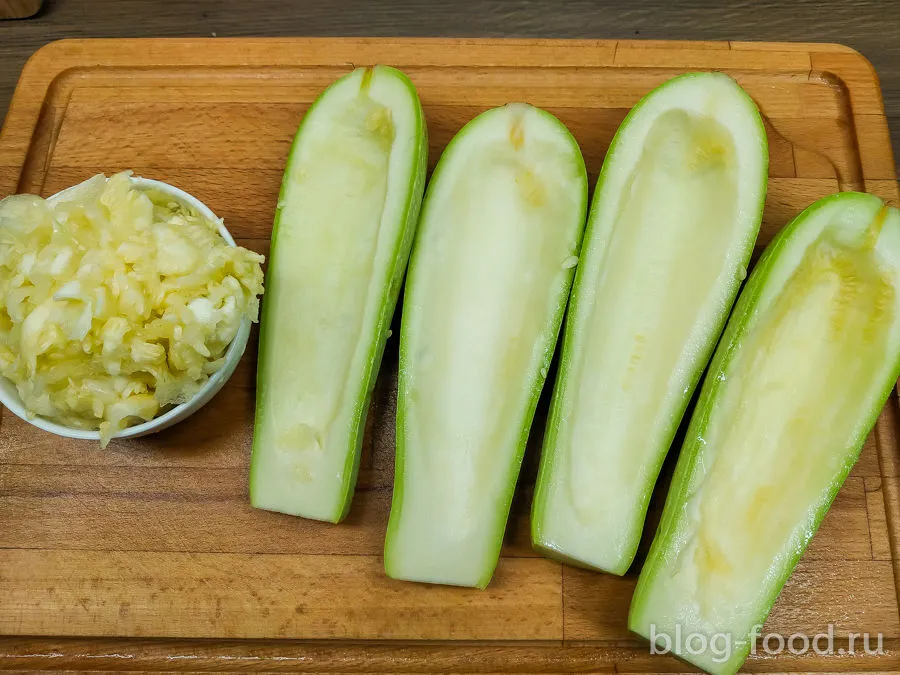 Stuffed zucchini with feta and vegetables