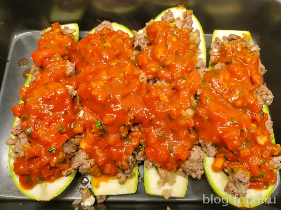 Stuffed zucchini with feta and vegetables