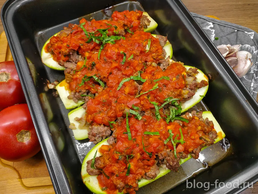 Stuffed zucchini with feta and vegetables