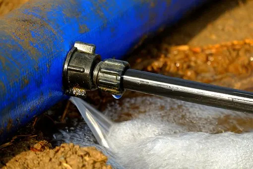 https://pixabay.com/es/photos/tuber%c3%ada-de-agua-que-se-escapa-agua-880975/