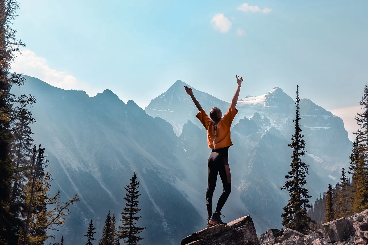 Women on a hike in the mountains. Photo by 11417994