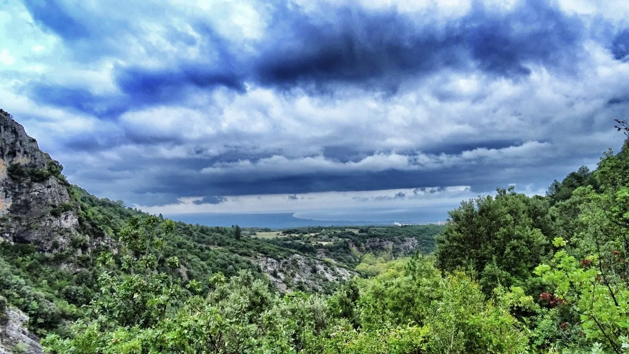 Clouds over the mountains - and at the horizon the sea