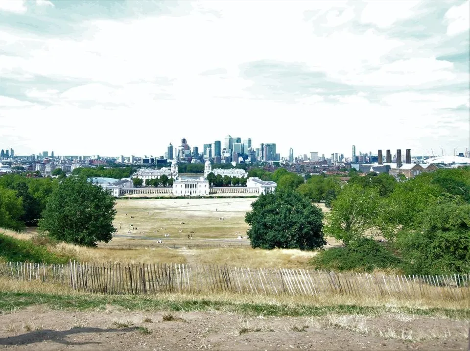 observation hill looking towards canary wharf.jpg