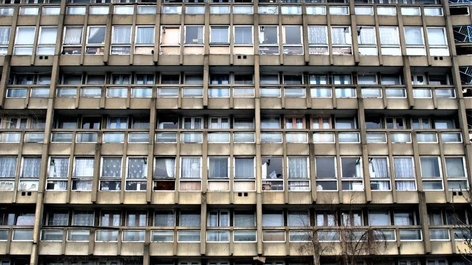 robin hood gardens as it stood.jpg