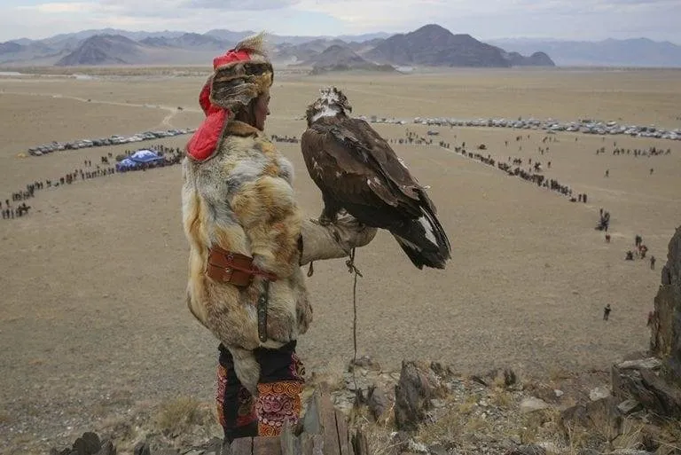 Mongolia-Eagle-Hunting-festival-Pinterest-768x513.jpg