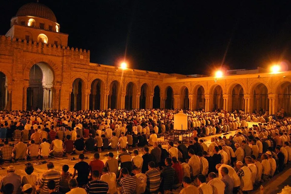 Prière_de_Tarawih_dans_la_Grande_Mosquée_de_Kairouan._Ramadan_2012.jpg