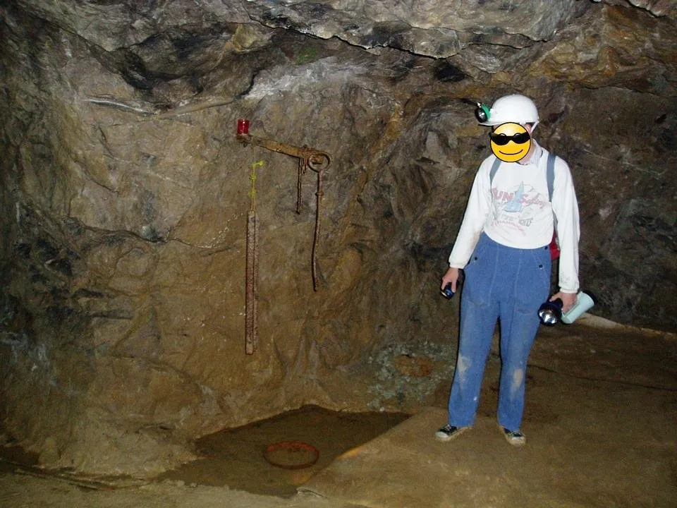 64-J.J. se dívá na Hagenovu kolejnici a studánku.JPG