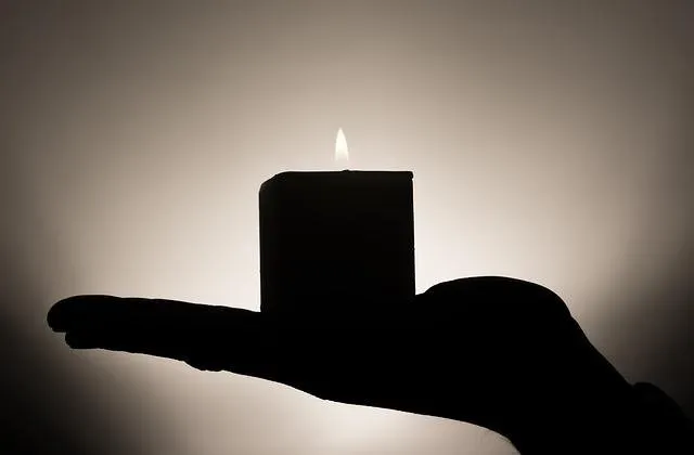 candle-335965_640.jpg