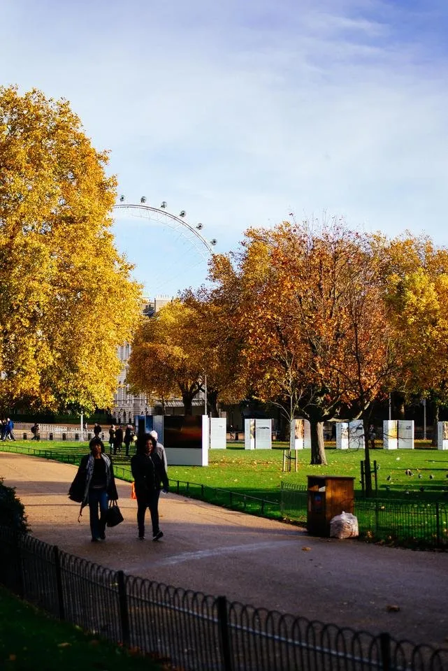 Circling Thames St. James Park