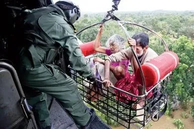 ‘প্রায় ১২ ঘণ্টা ঠায় বাস দাঁড়িয়ে হাইওয়েতে, জল নেই, খাবার নেই’.jpg