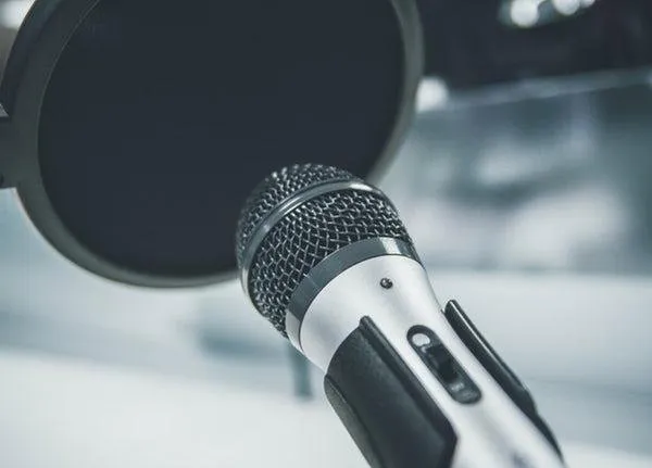 microphone.jpg