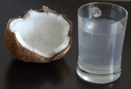 Fresh_coconut_water.jpg