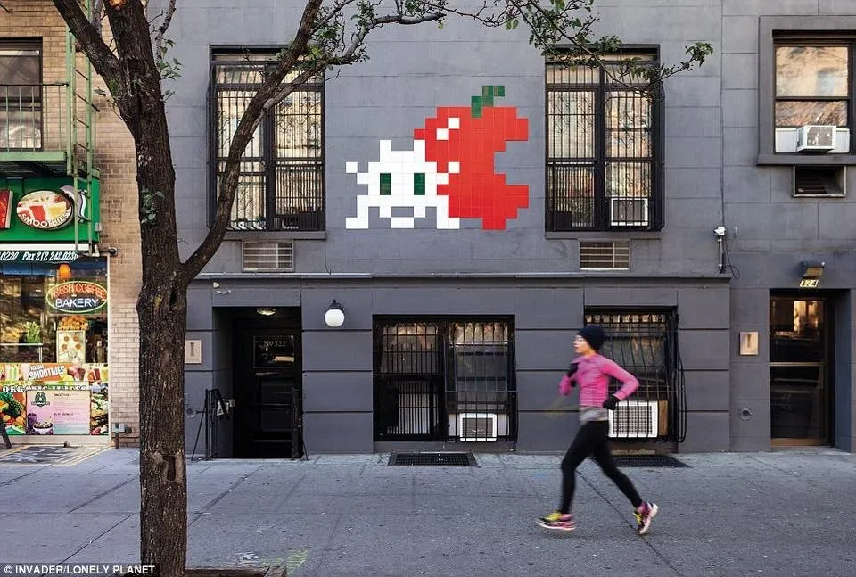 3F2790C400000578-4401416-Distinctive_Popular_French_street_artist_Invader_has_tagged_this-a-7_1491925732555.jpg