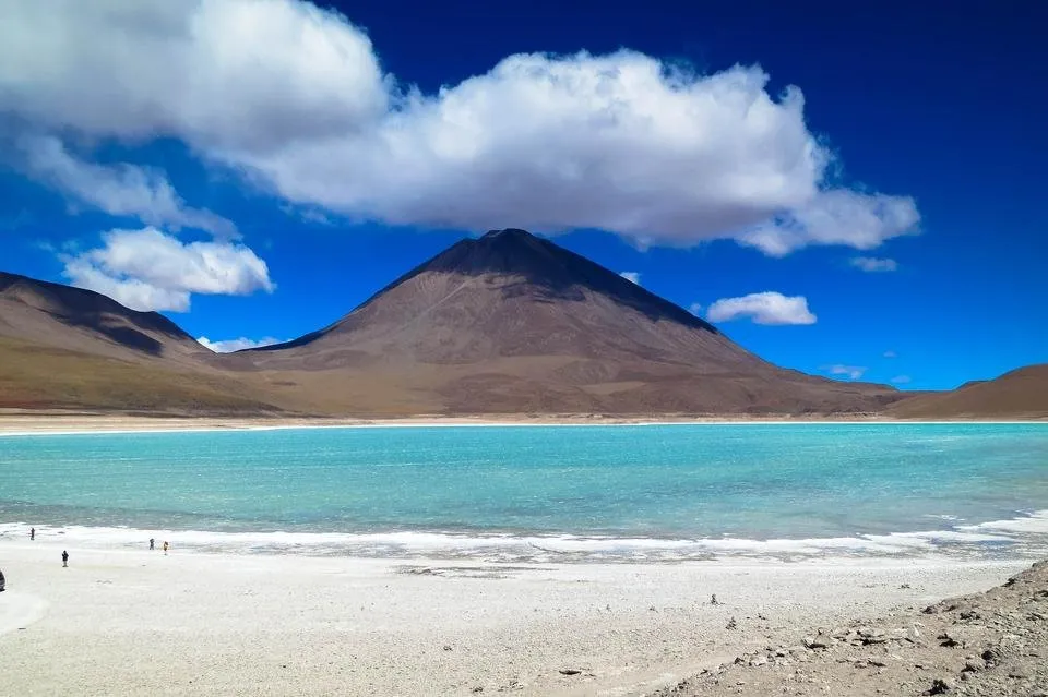 volcano-594603_1920.jpg