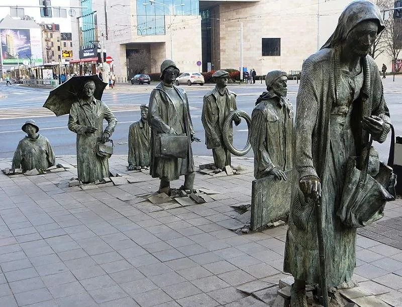 worlds-most-creative-statues-3.jpg