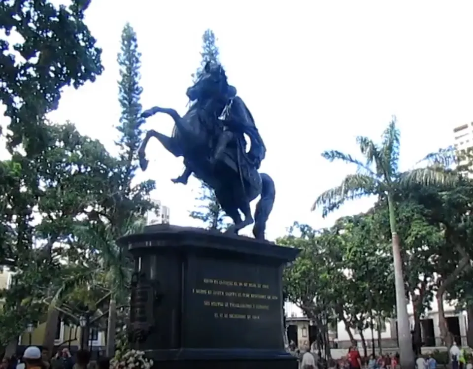 PLAZA BOLIVAR.PNG