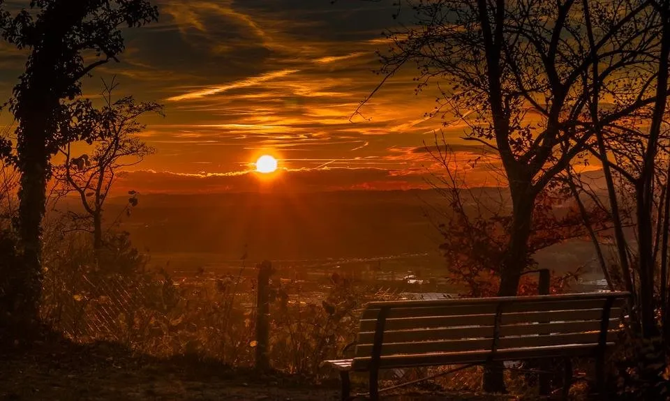 sunset-2083771_1280.jpg