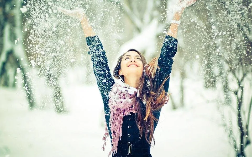 17213-happy-girl-in-winter-1920x1200-girl-wallpaper.jpg