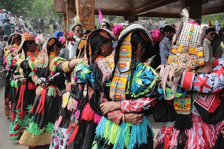 kailash-women-dance-web.jpg