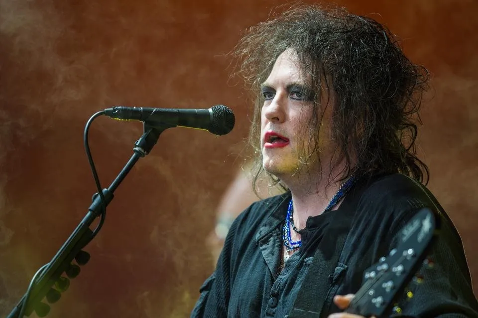 Robert_Smith_-_The_Cure_-_Roskilde_Festival_2012_-_Orange_Stage.jpg