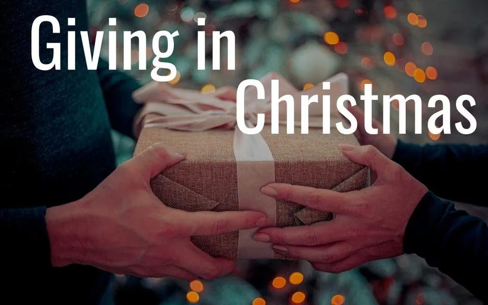 giving-gift-in-christmas.jpg
