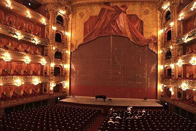 Stage-Teatro-Colon.jpg