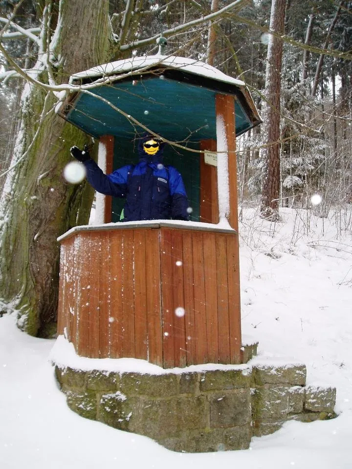 J.J. v kazatelně u kaple svatého Vojtěcha u Vrčeně.JPG