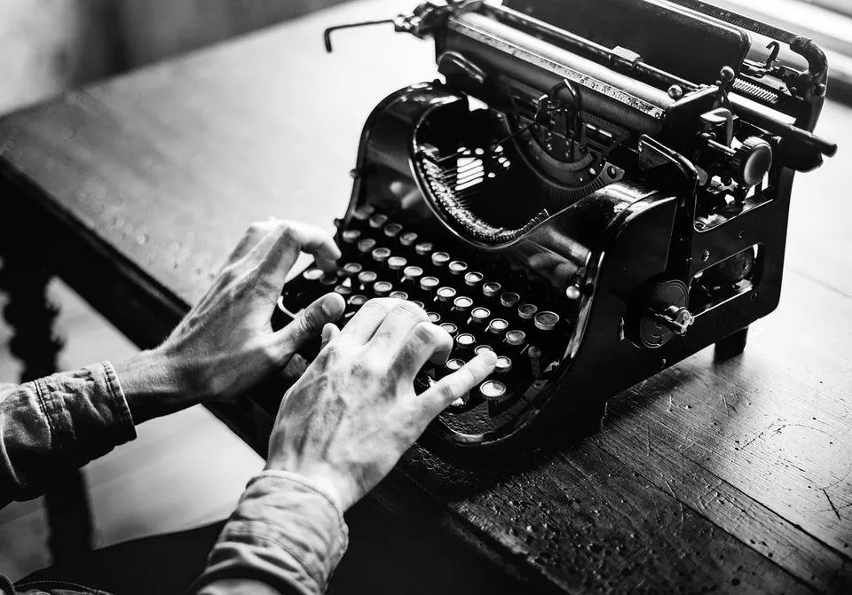 typewriter-2242164_1280.jpg
