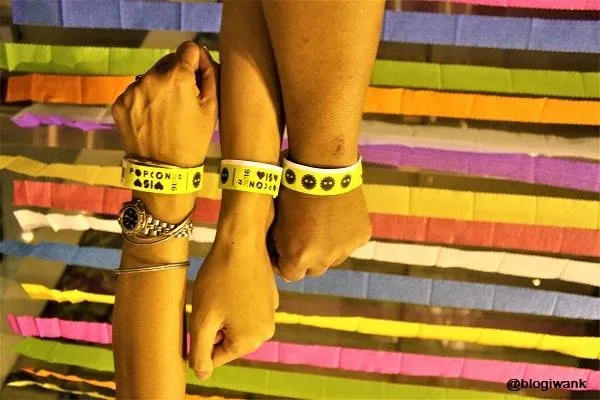 nikon-3hands.jpg