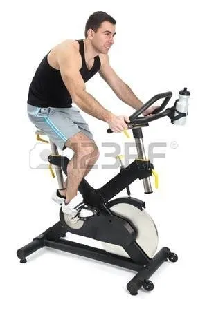 12072308-一人の男が白い背景の上、室内サイクリング運動を行う.jpg
