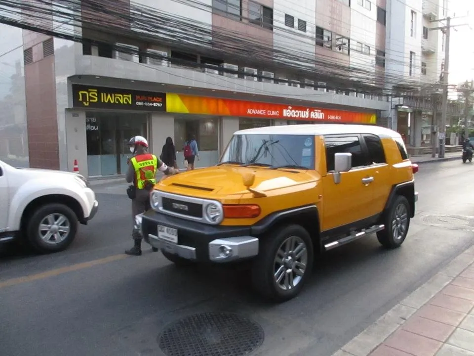 vehicle yellow white truck fitinfun2.JPG