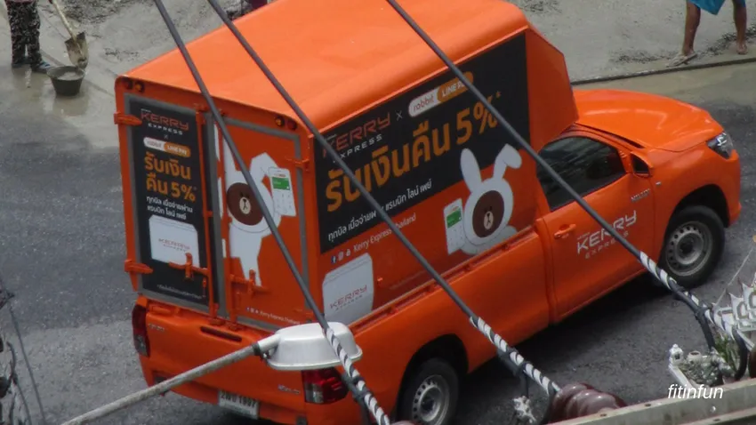 fitinfun bangkok orange truck steemit (2).png