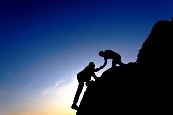 Teamwork-Climbing-570x379.jpg