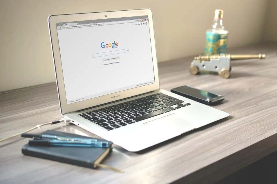 brand-computer-desk-67112.jpg