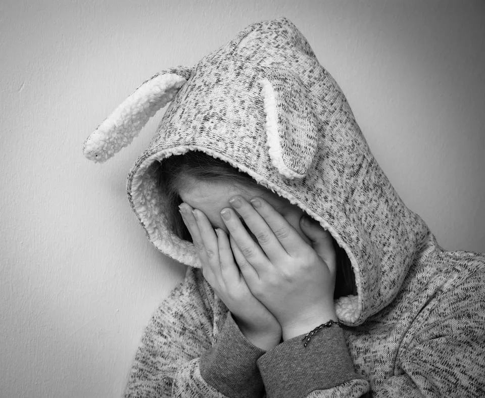 alone-anxious-black-and-white-326580.jpg