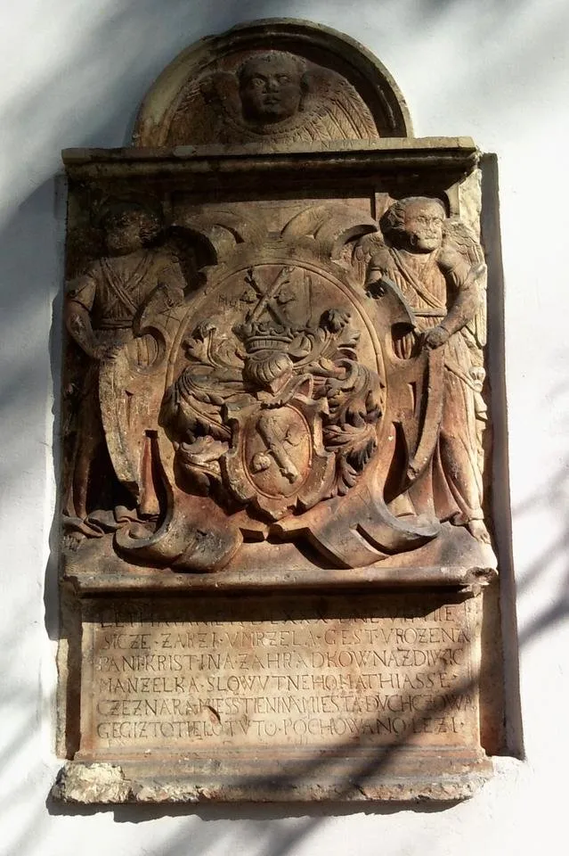 Černínský náhrobek na kostele sv Petra a Pavla.jpg