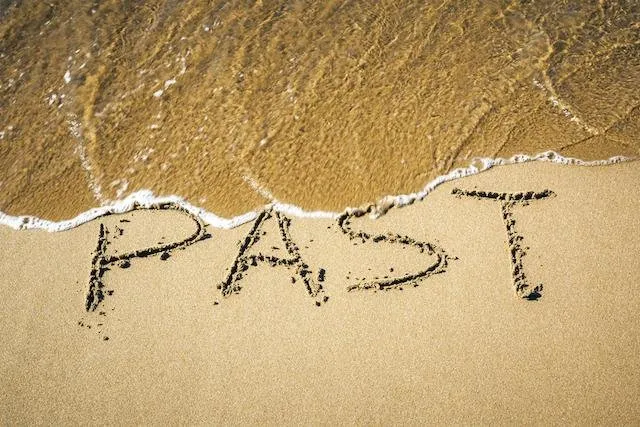 Past-in-the-Sand.jpg