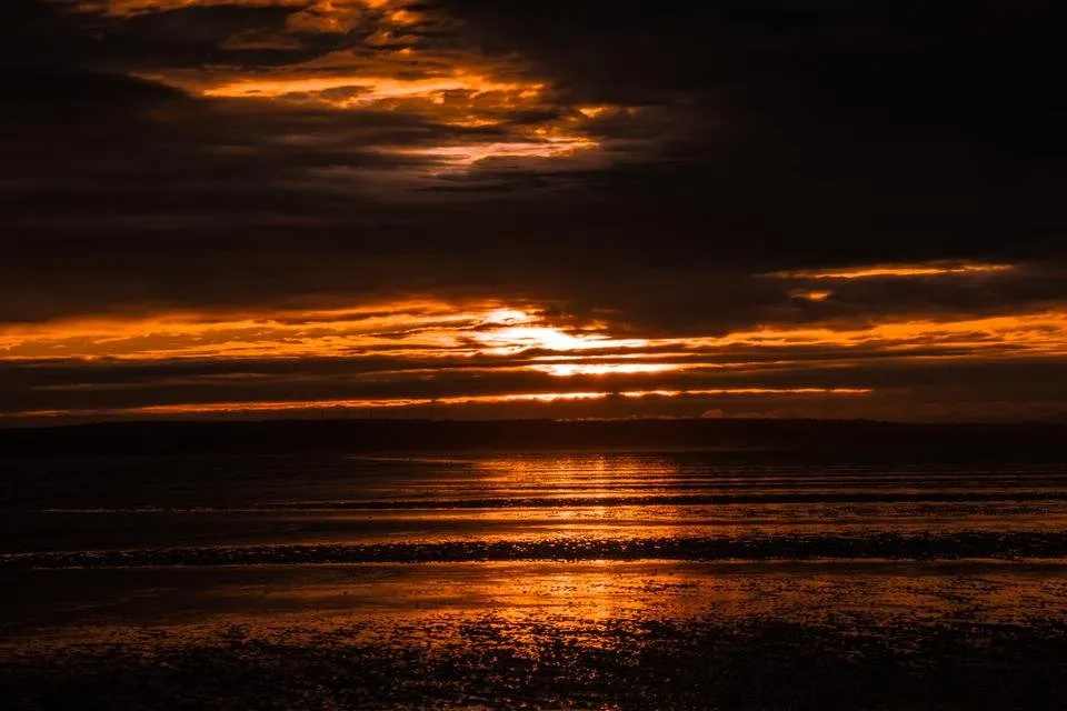 Sunset Cefn Sidan Pembrey - by Steve J Huggett (11).jpg