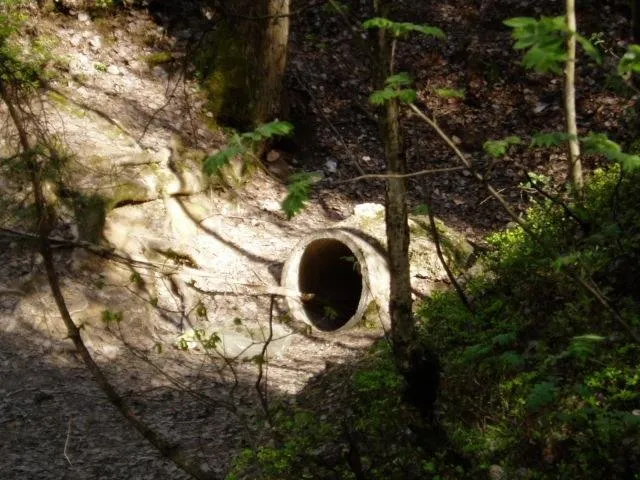 02-Vchod do podzemí.JPG