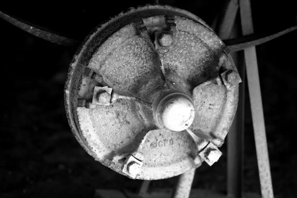 trailer axle BW.jpg