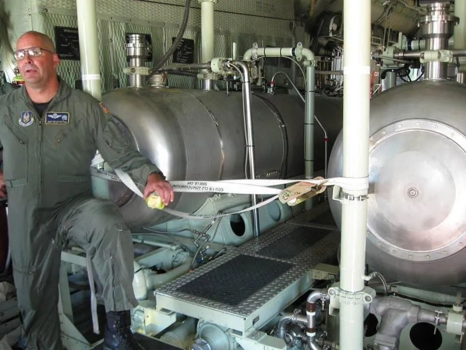 EXPOSED-Photos-From-INSIDE-Chemtrail-Planes-11.jpg