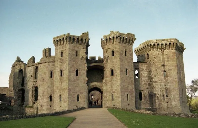 41-Magnificent-Castles-that-You-Can-Visit-04.jpg.jpg