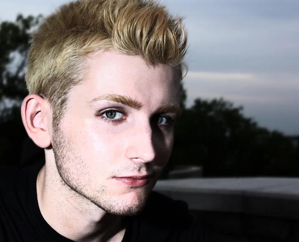 Blonde_vampire.png