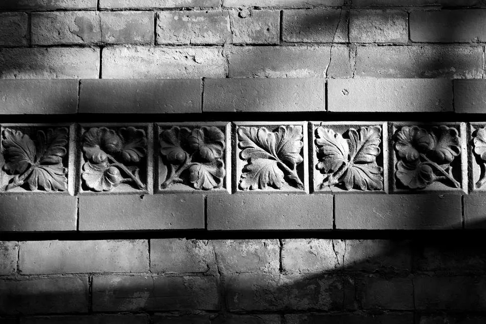 Oak Leaves Frieze BW.jpg