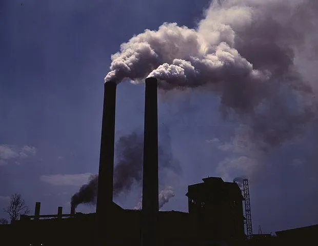 620px-AlfedPalmersmokestacks.jpg