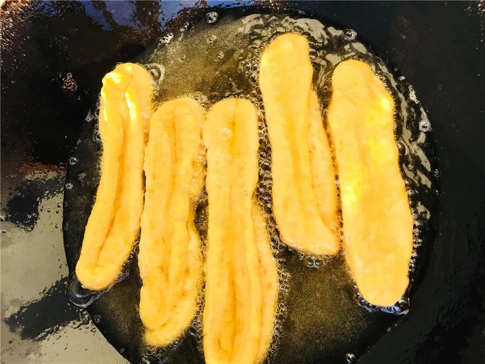 炸油条.jpg