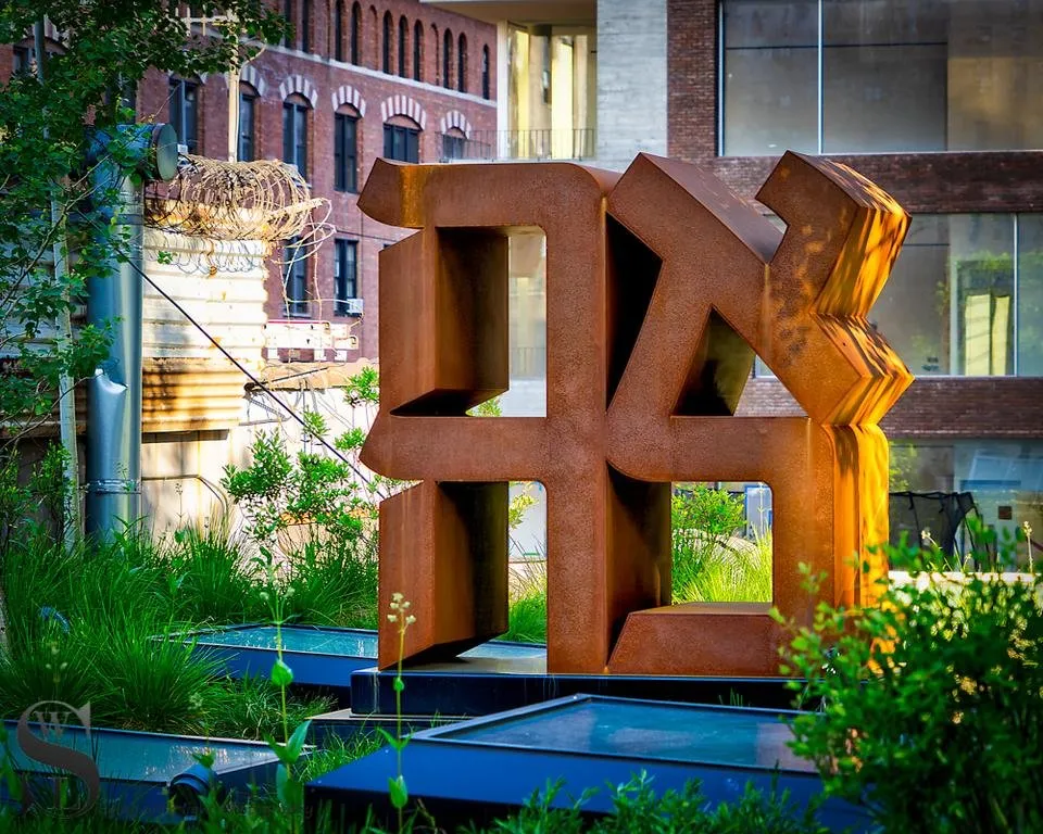 1 Highline Art Robert Indiana Love-2.jpg